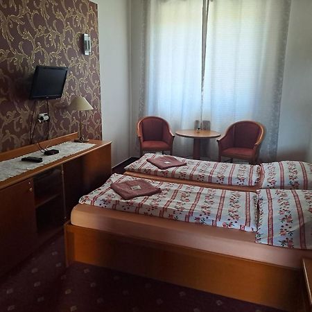 Dobra Skola U Jenicka Hotel Vojkovice  Buitenkant foto