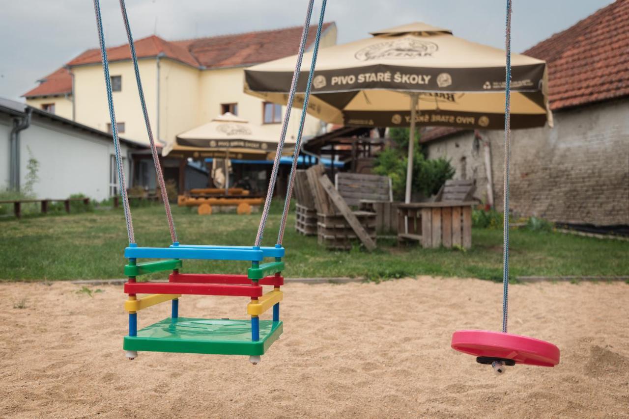 Dobra Skola U Jenicka Hotel Vojkovice  Buitenkant foto